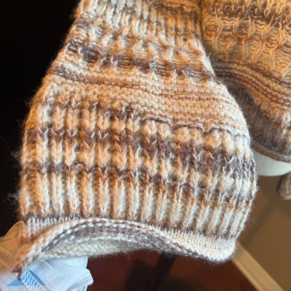 Chunky Universal Thread Sweater - Picture 3 of 5